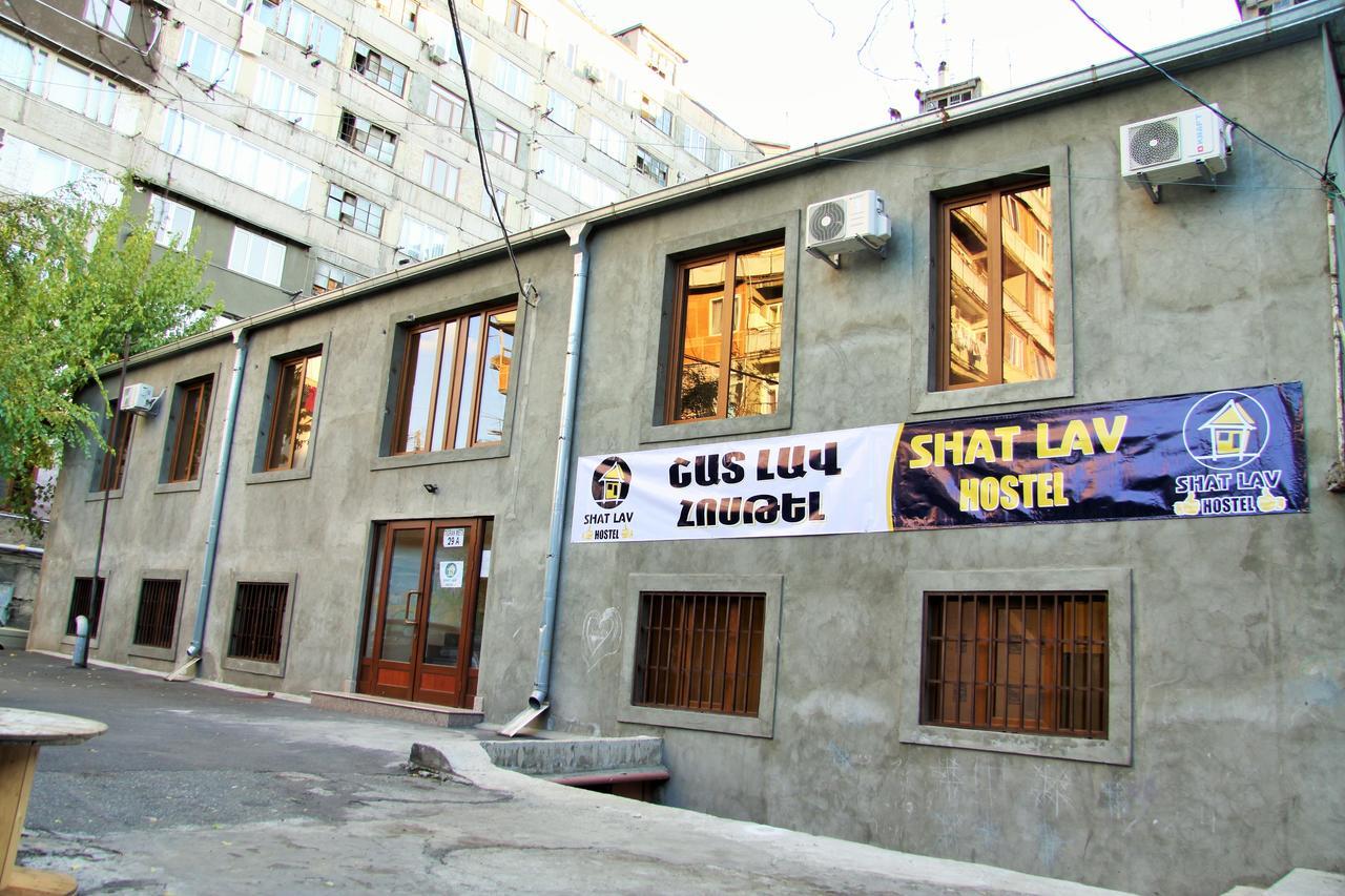 Shat Lav Hostel Ereván Exterior foto